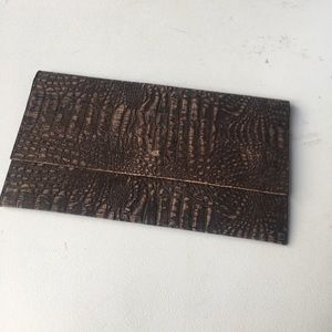 Crocodile imitation leather wallet